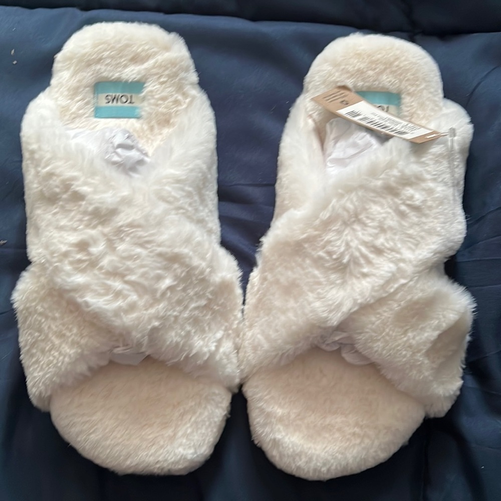 NIB TOMS NATURAL FAUX FUR SUSIE SLIPPERS SHOES
